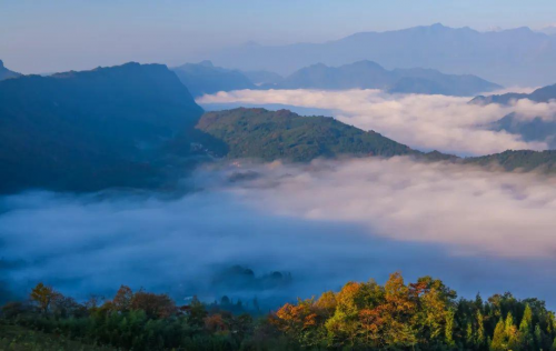 圍塔漏斗：曾經消失的村落與地質學上的奇觀