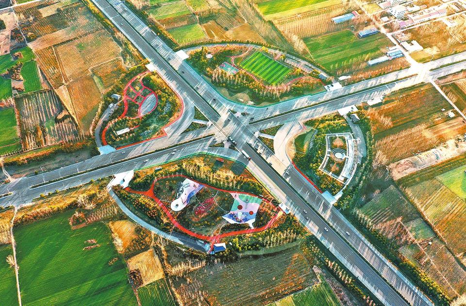 乡村路网美如画