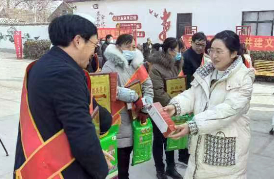 杞县表彰“好媳妇、好婆婆、新乡贤、模范党员”弘扬家风文明