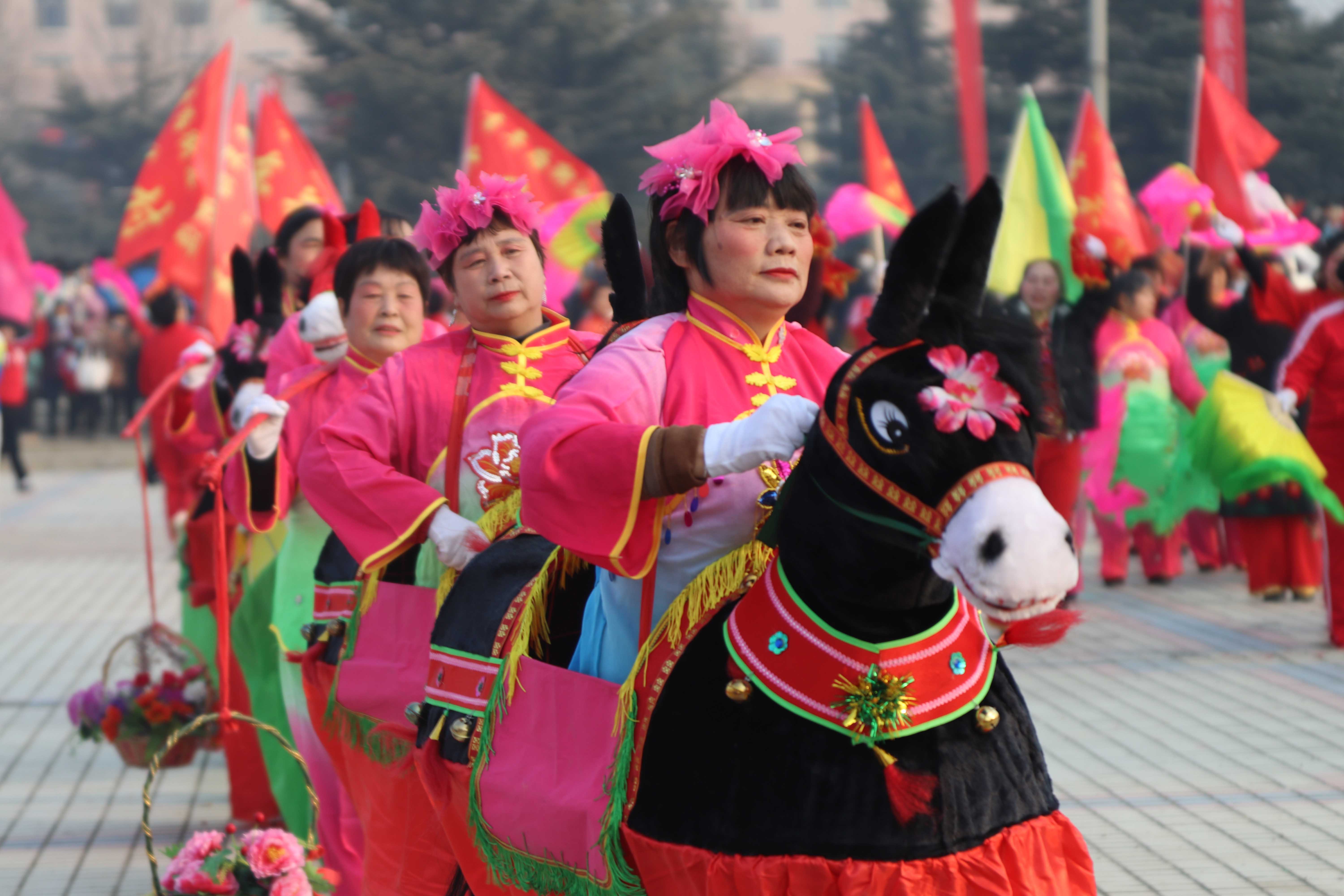 河南中牟 千人参演 万人观看 热热闹闹闹元宵