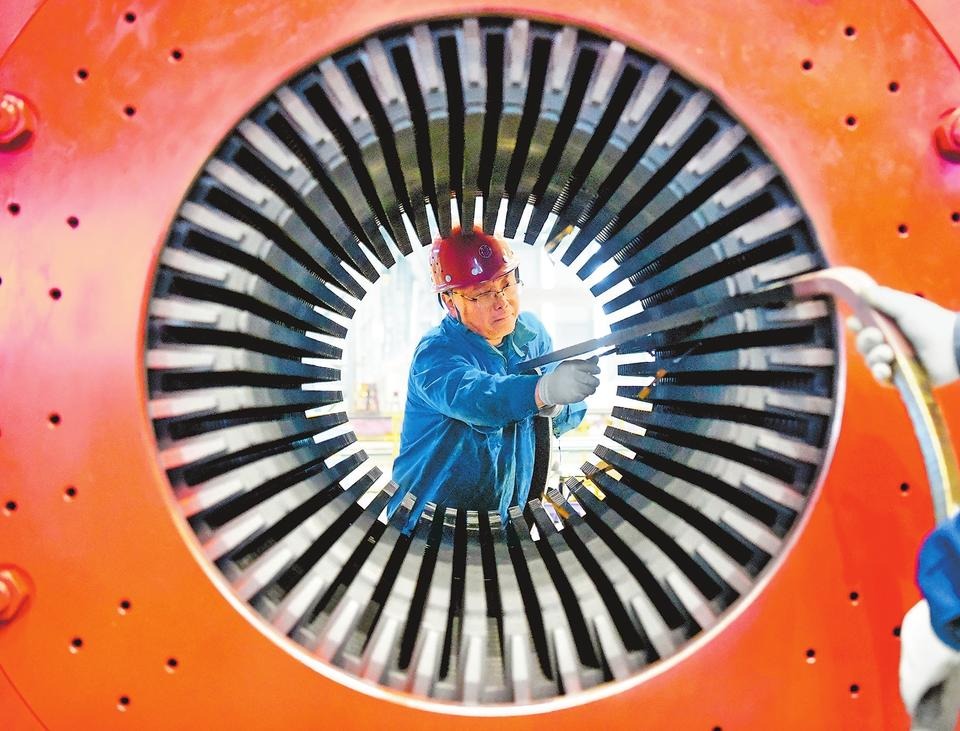 机床轰鸣装配忙