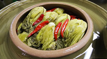 插旗菜业严钦武、谢政熙出质全部股权，曾被315曝光“土坑酸菜”