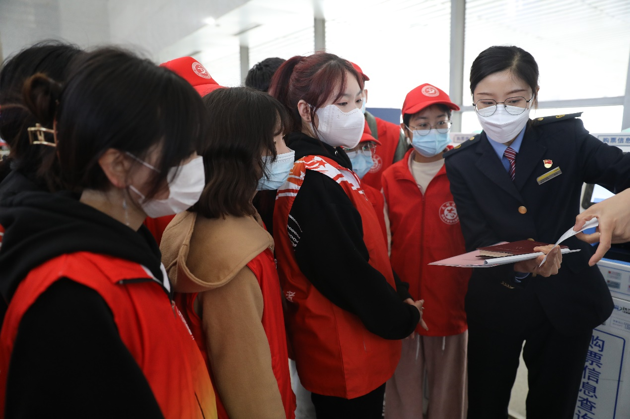 河南省“学雷锋 我行动”主题实践活动启动仪式举行