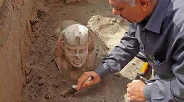 埃及出土微型狮身人面像