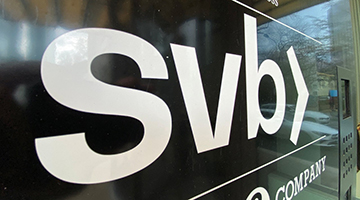 硅谷银行倒闭后遇首起诉讼：母公司及高管被股东集体上诉
