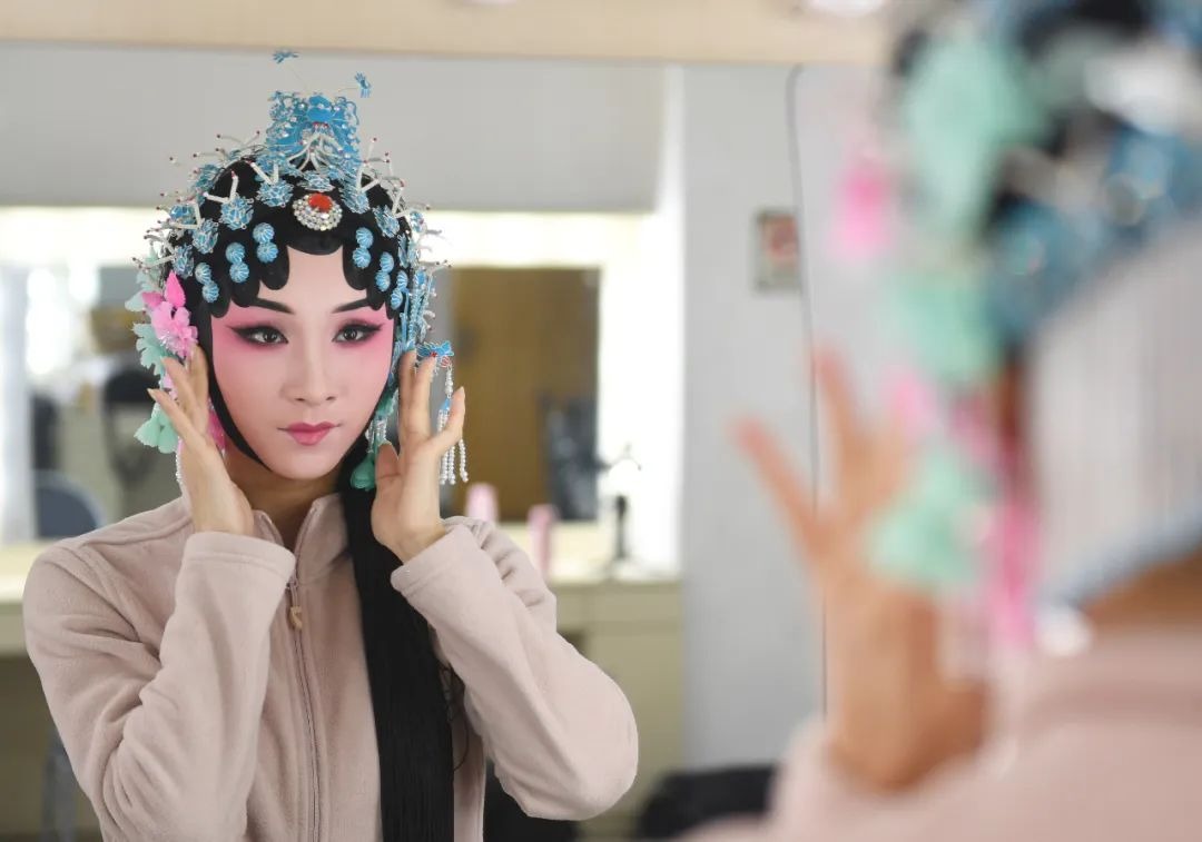 庐剧与时俱进 新编《秦雪梅》火热