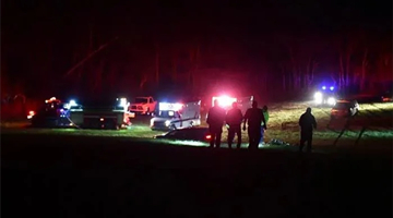 美军两架黑鹰直升机相撞坠毁 或致9人死亡