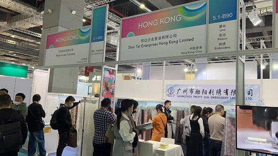 港商展示时尚新品 3000参展商亮相上海面辅料展