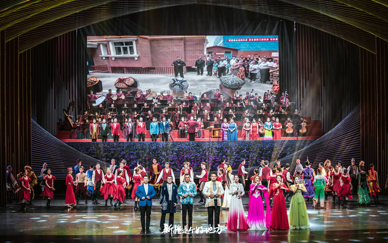 “文艺的盛会 人民的节日”——首届新疆文化艺术节在乌鲁木齐举行