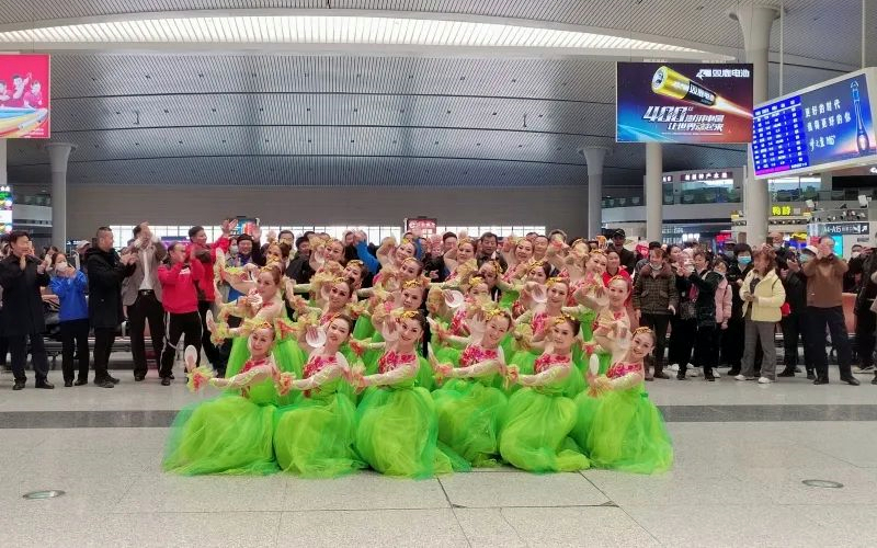 站C位！群众成为舞台的主角