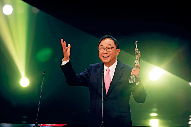 首届“影帝”许冠文获最佳男配