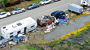 加州无家可归者氾滥 房车蔓延数公里成奇观