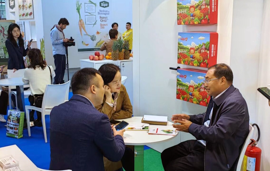 河南杞县绿色大蒜亮相欧洲大型国际果蔬展