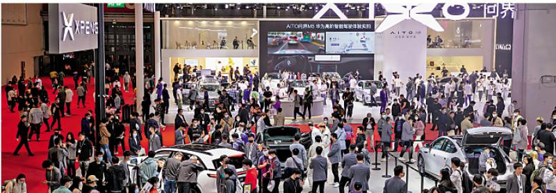 ﻿财经分析/国产汽车出口挑大梁\李灵修