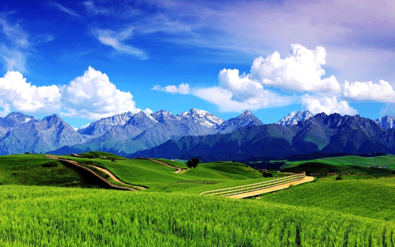 中国旅游日 新疆多地景区景点推出优惠措施