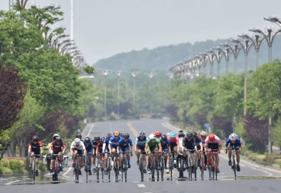 安徽巢湖：暢騎「最美賽道」 樂享「風光大片」