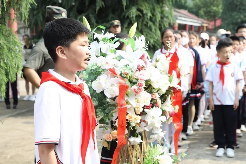 固始县第十四小学师生到西九华山开展毕业研学游