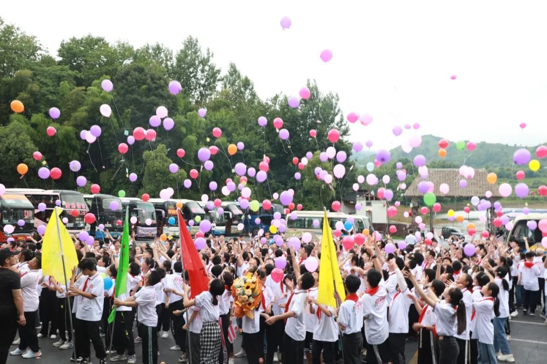 固始县永和实验小学师生到西九华山开展毕业研学游