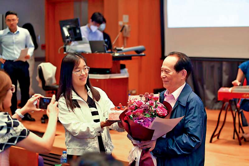 《梁祝》作曲家何占豪迎90大寿 港大交流