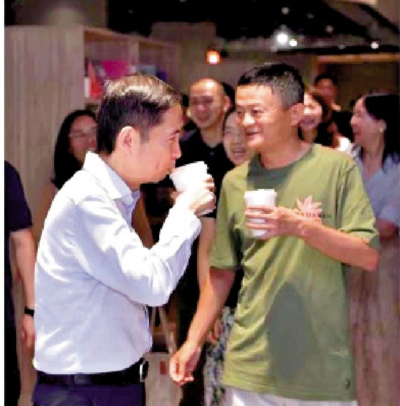 ﻿花絮/刚宣布卸任 张勇请马云喝咖啡