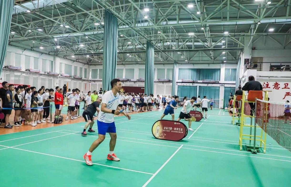 誰「羽」爭鋒 中牟縣文廣旅體局舉辦羽毛球團體邀請賽