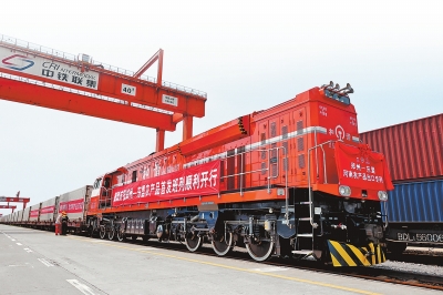 河南首次开行农产品出口冷链专列