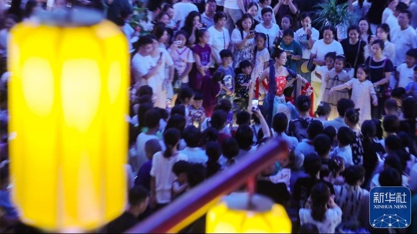 河南商丘：“夜经济”释放消费新活力