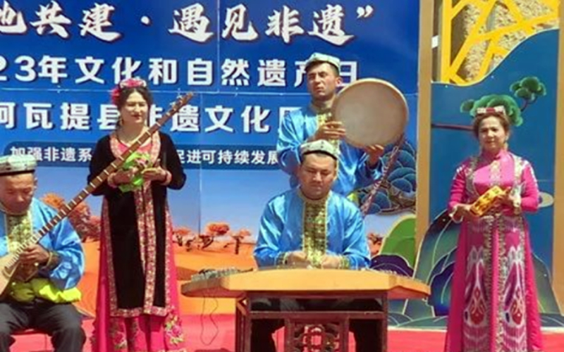 “同心护旅”让游客乐游阿克苏