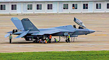 折叠翼歼35曝光 舰载准备就绪