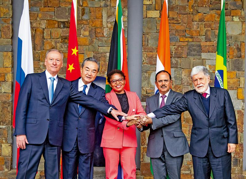 王毅：擦亮金砖合作“金字招牌” 抵制霸权