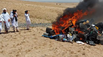 阿富汗塔利班焚烧乐器：玩音乐使年轻人误入歧途