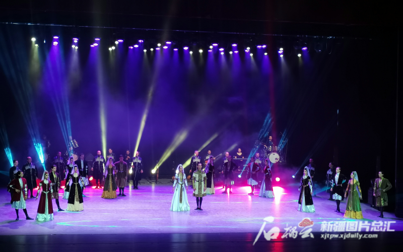 演员在舞台上“打”得火花四溅？这是真的！