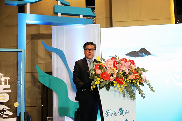 章德輝：向雲端 感受吾心安處的詩與遠方