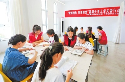 焦作“亲青课堂”托起乡村娃多彩假期