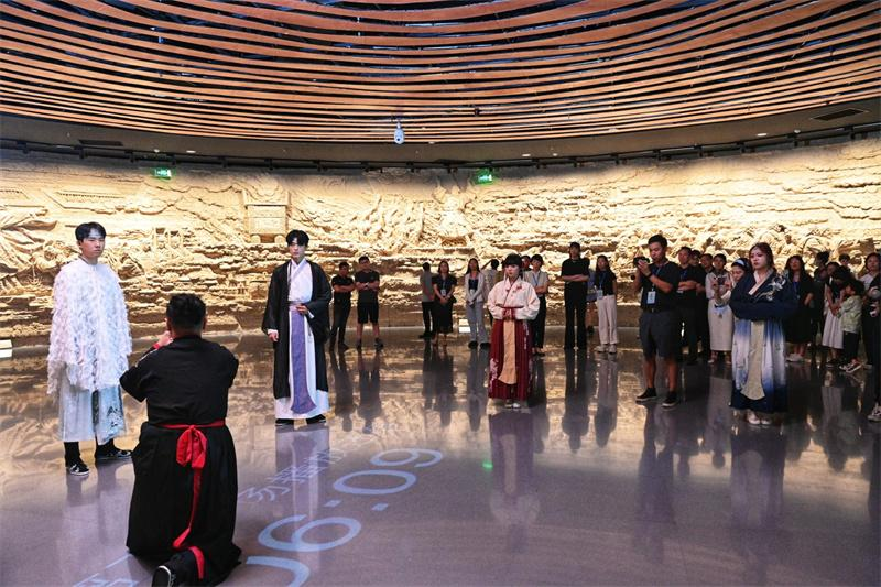 《商都往事》沉浸式互動劇場上線 營造高雅體驗