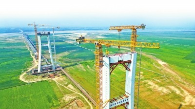 182米“中国樽”初现黄河