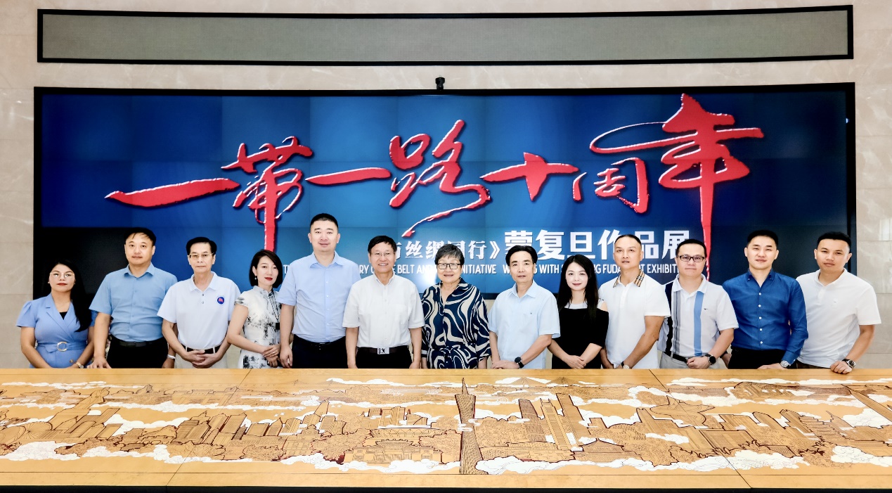 《与丝绸同行》蒙复旦作品展举办