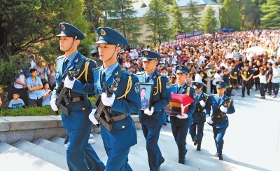 英雄，一路走好