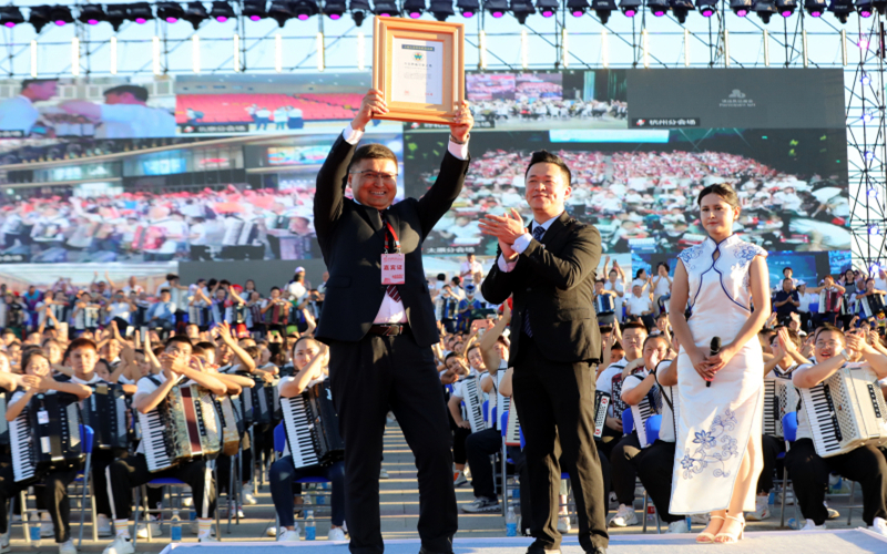 4528人合奏手風琴！新的基尼斯世界紀錄歸屬塔城