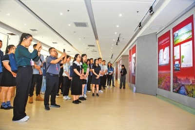 学习穆青、增强“四力” 穆青主题展开展