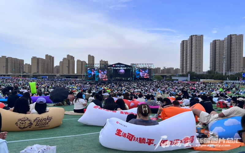 新疆旅游新动向①丨风景＋场景 近悦远来宾朋满