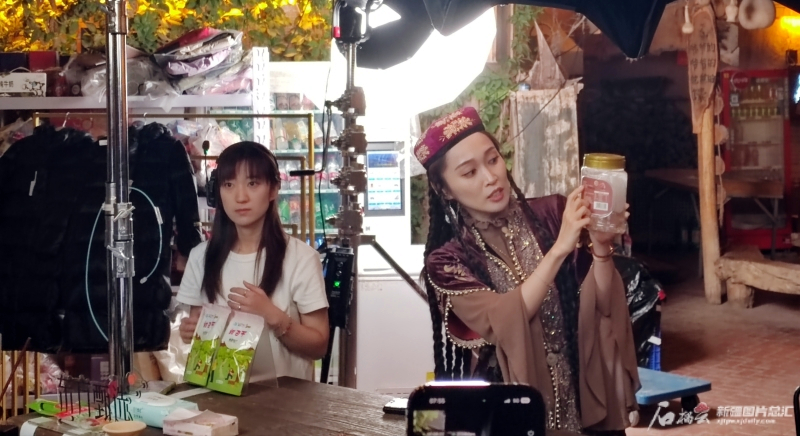 “东方甄选新疆行” 喀什古城首播受关注 观看人数持续保持10万以上
