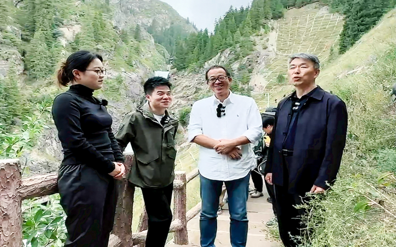 东方甄选新疆直播圆满收官，直播观看人次超9000万次，总传播量达12.44亿人次