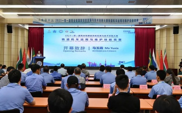 中外选手汇聚郑州比拼“铁道机车运用与维护”
