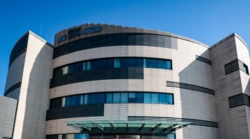 产品召回、同业竞争加剧，雀巢咖啡如何摆脱“内忧外患”？