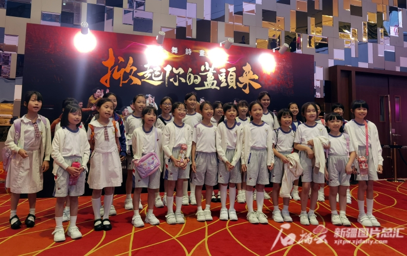 新疆歌舞多受宠？澳门耄耋老人、学步幼童都来了