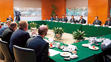 王毅：实现中美元首旧金山会晤 不能靠“自动驾驶”