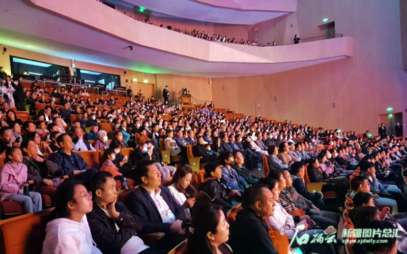 《掀起你的盖头来——新疆是个好地方》获丝绸之路国际艺术节文化贡献奖  