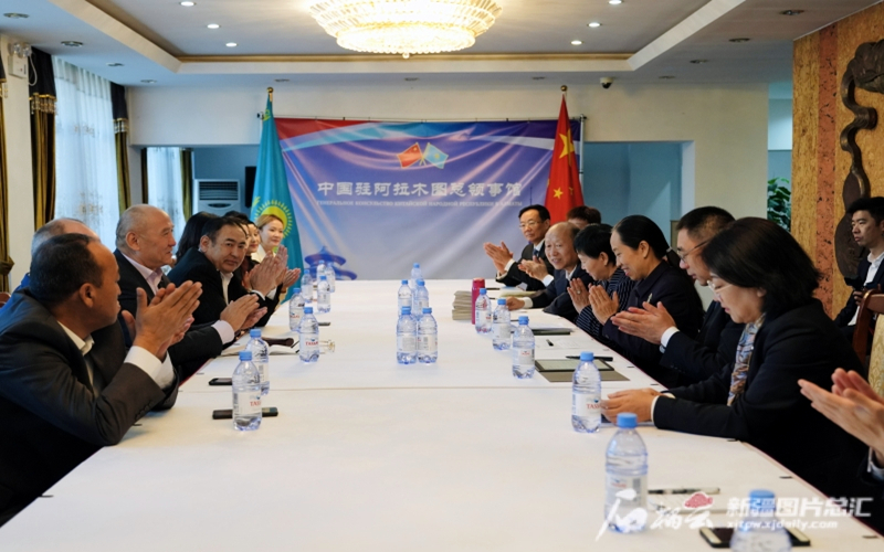 为远道而来的“娘家人”唱起歌、跳起舞