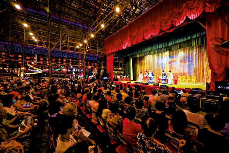 ﻿戏棚今安在（一）/“酬神”看戏 昔日粤剧摇篮 “戏棚凝聚的是乡情和团圆”